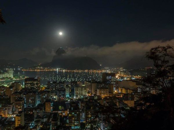 Lua azul na Praia de Botafogo foto de Marcello Cavalcanti